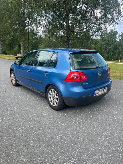 Volkswagen Golf V 3 of 4