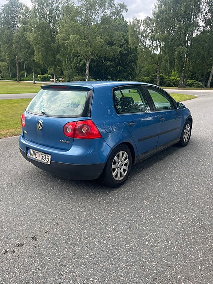 Volkswagen Golf V 4 of 4