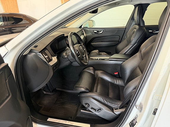 Volvo XC60 5 of 27