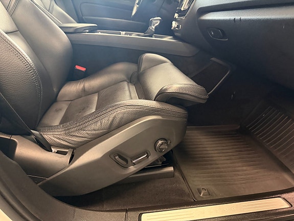 Volvo XC60 17 of 27
