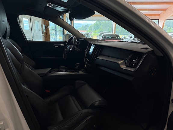 Volvo XC60 7 of 27