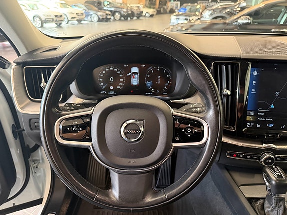 Volvo XC60 8 of 27