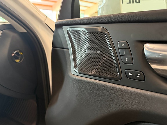 Volvo XC60 12 of 27