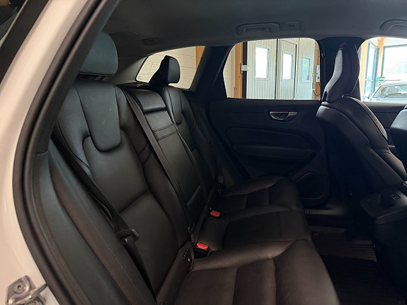 Volvo XC60 11 of 27