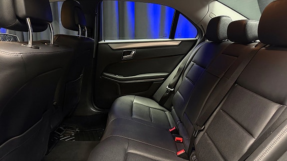 Mercedes-Benz E220 14 of 26