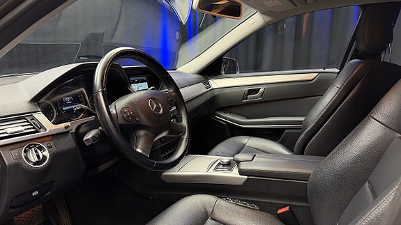 Mercedes-Benz E220 13 of 26
