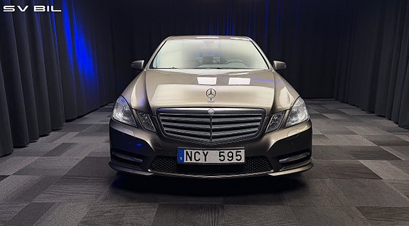 Mercedes-Benz E220 2 of 26
