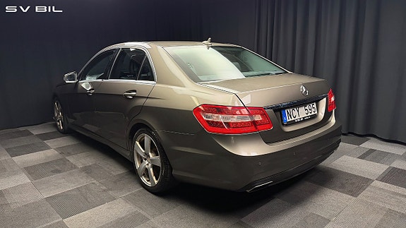 Mercedes-Benz E220 8 of 26