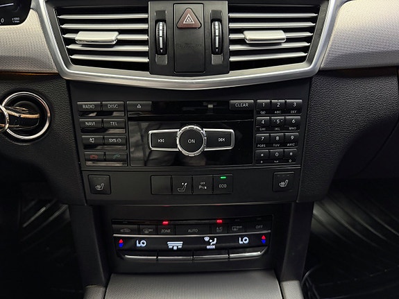 Mercedes-Benz E220 21 of 26