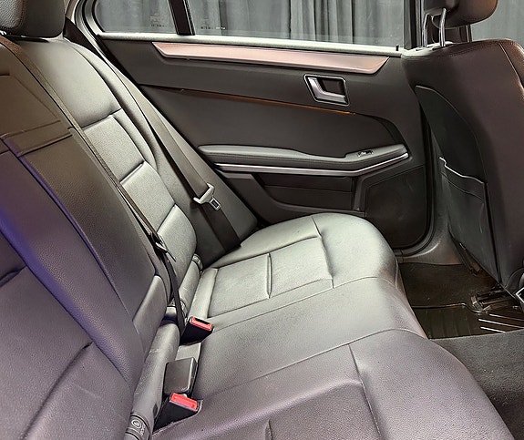 Mercedes-Benz E220 16 of 26