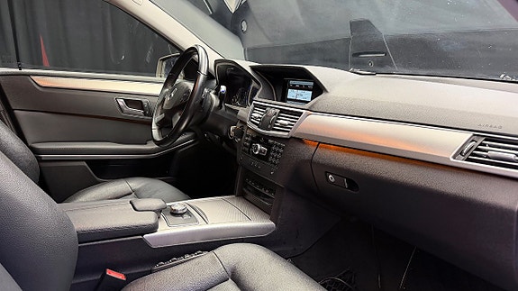 Mercedes-Benz E220 15 of 26