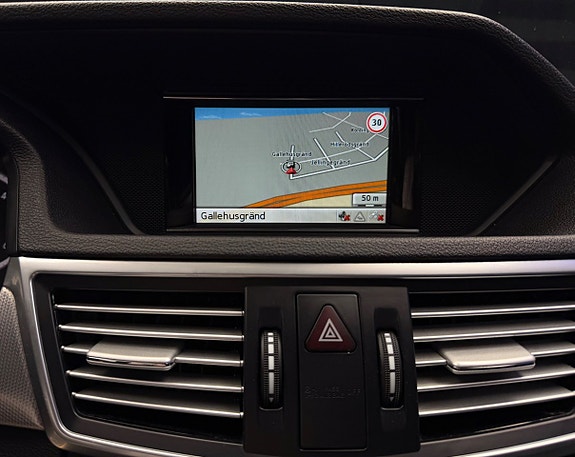 Mercedes-Benz E220 11 of 26