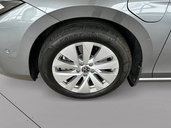 Volkswagen Passat 14 of 19