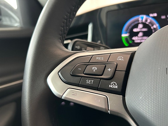 Volkswagen Passat 17 of 19