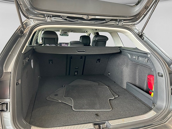 Volkswagen Passat 4 of 19