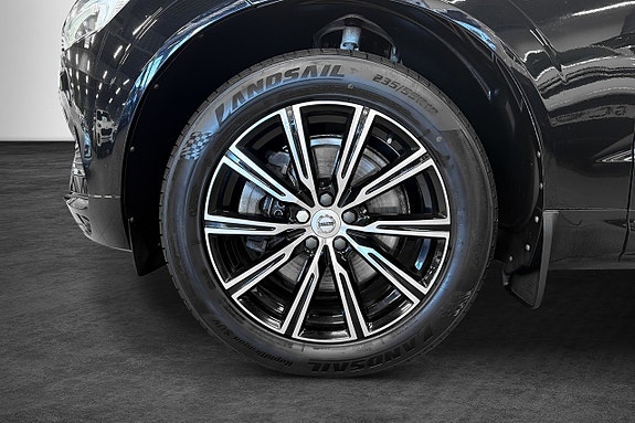 Volvo XC60 2 of 22