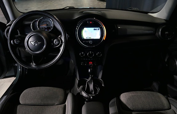 MINI Cooper 10 of 17