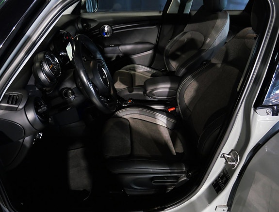 MINI Cooper 8 of 17