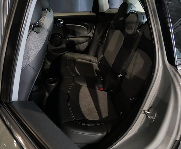 MINI Cooper 9 of 17