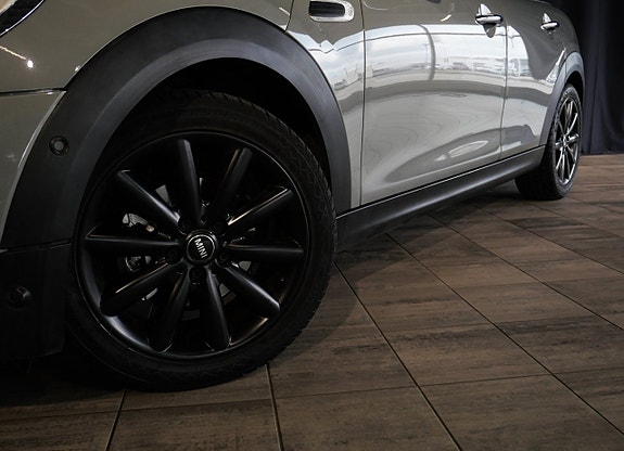 MINI Cooper 6 of 17