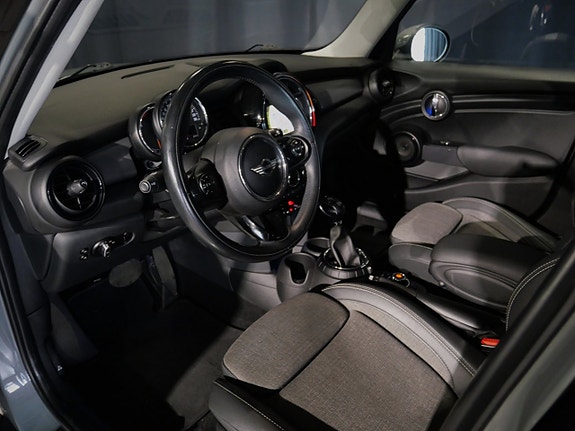 MINI Cooper 7 of 17