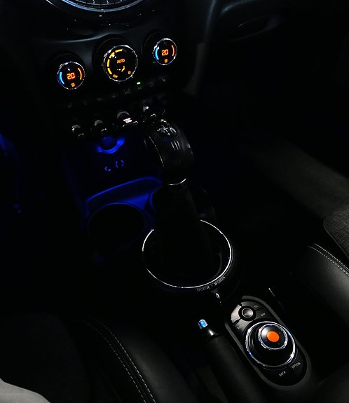 MINI Cooper 12 of 17