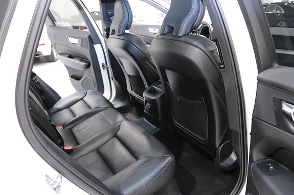 Volvo XC60 11 of 25