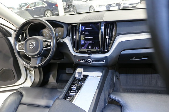 Volvo XC60 12 of 25