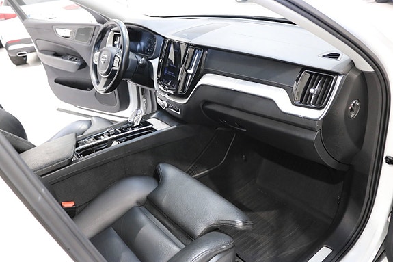 Volvo XC60 8 of 25