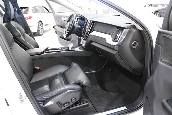 Volvo XC60 9 of 25
