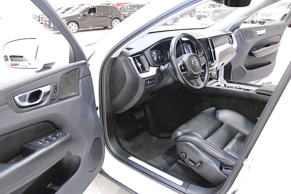 Volvo XC60 15 of 25