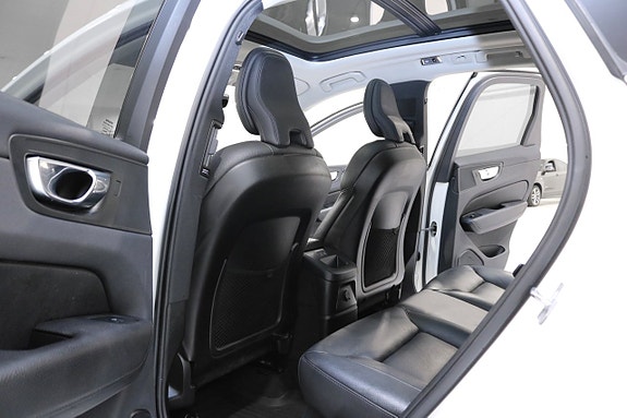 Volvo XC60 13 of 25