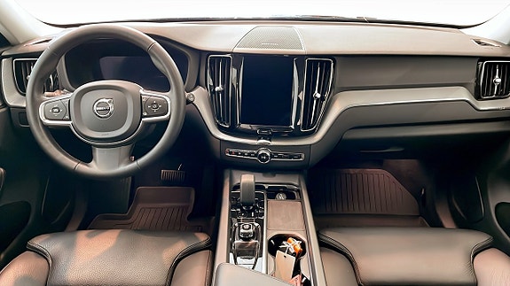 Volvo XC60 4 of 9