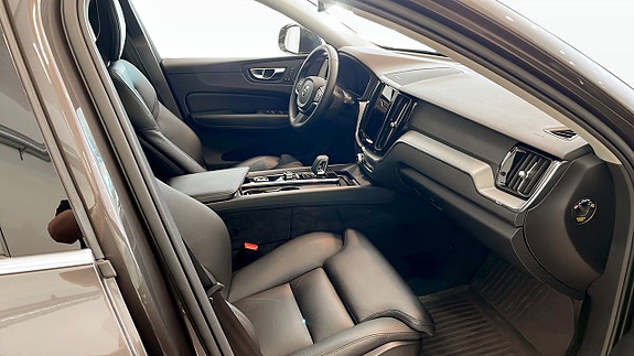 Volvo XC60 3 of 9