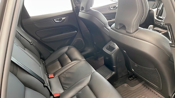 Volvo XC60 5 of 9