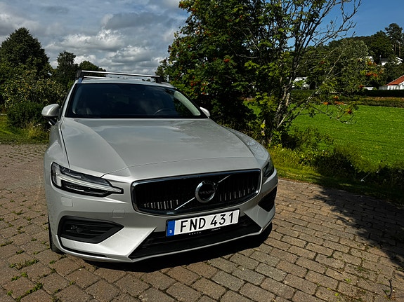 Volvo V60 2 of 6