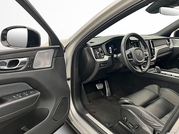 Volvo XC60 12 of 30