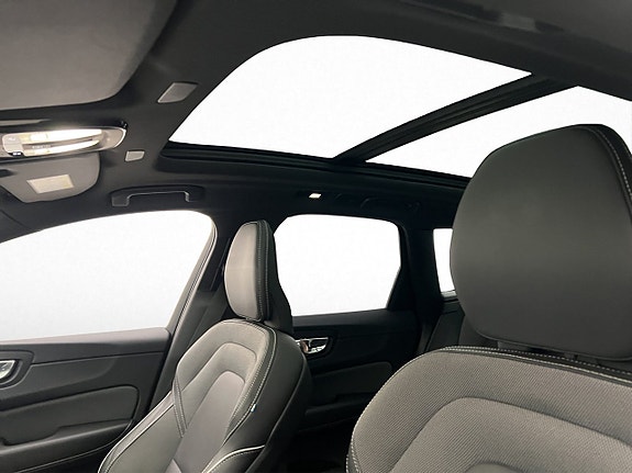 Volvo XC60 15 of 30