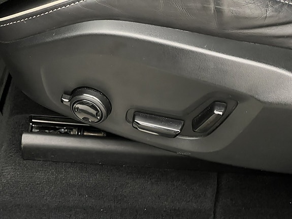 Volvo XC60 14 of 30