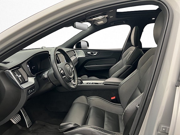 Volvo XC60 13 of 30