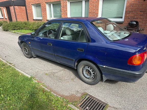 Toyota Corolla 7 of 10