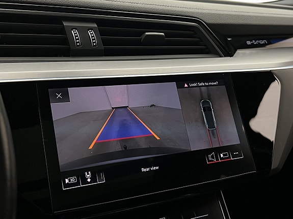 Audi e-tron 26 of 30