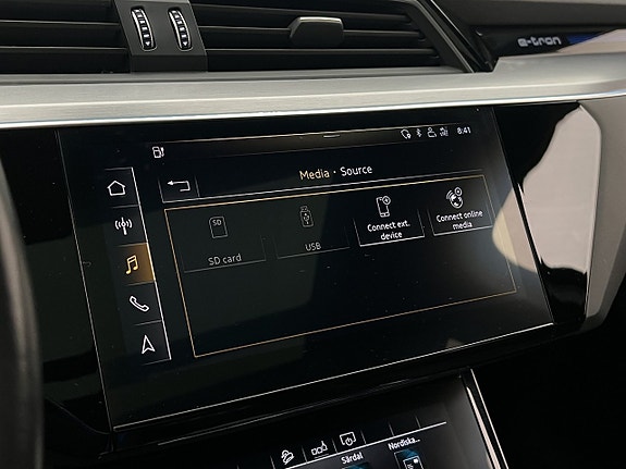 Audi e-tron 29 of 30