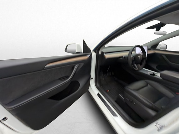 Tesla Model Y 12 of 30