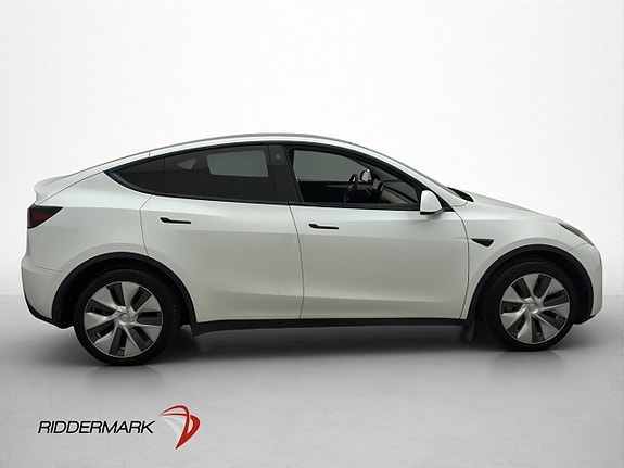 Tesla Model Y 10 of 30