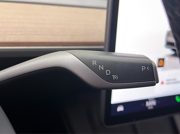 Tesla Model Y 19 of 30