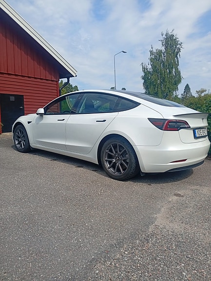 Tesla Model 3 3 of 7