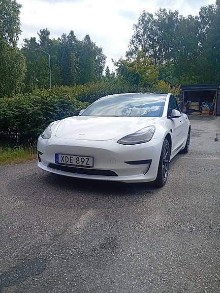 Tesla Model 3 2 of 7