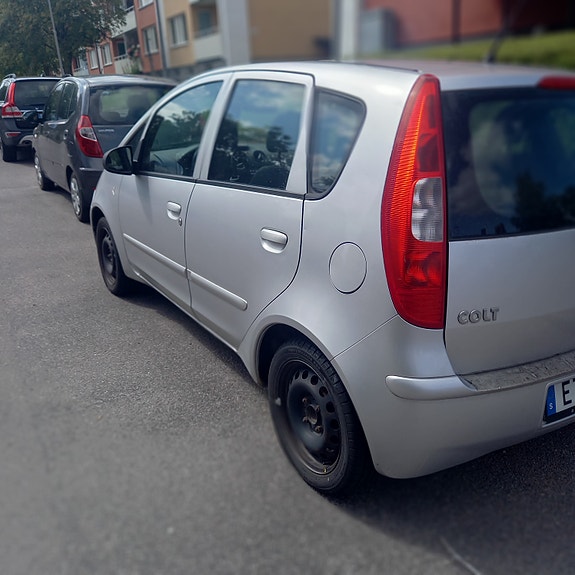 Mitsubishi Colt 6 of 6