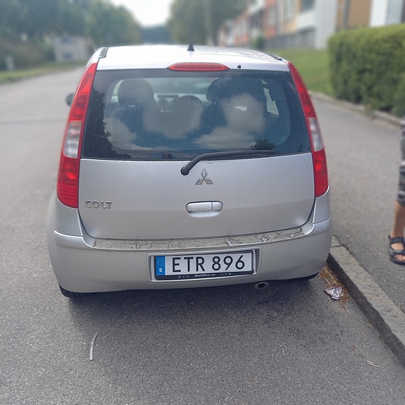 Mitsubishi Colt 2 of 6